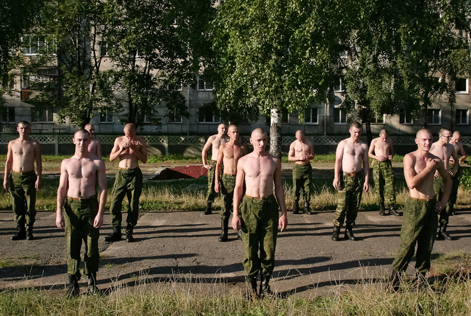 LENTA.RU показала жизнь борисовских солдат (фото)