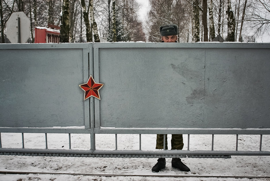 LENTA.RU показала жизнь борисовских солдат (фото)