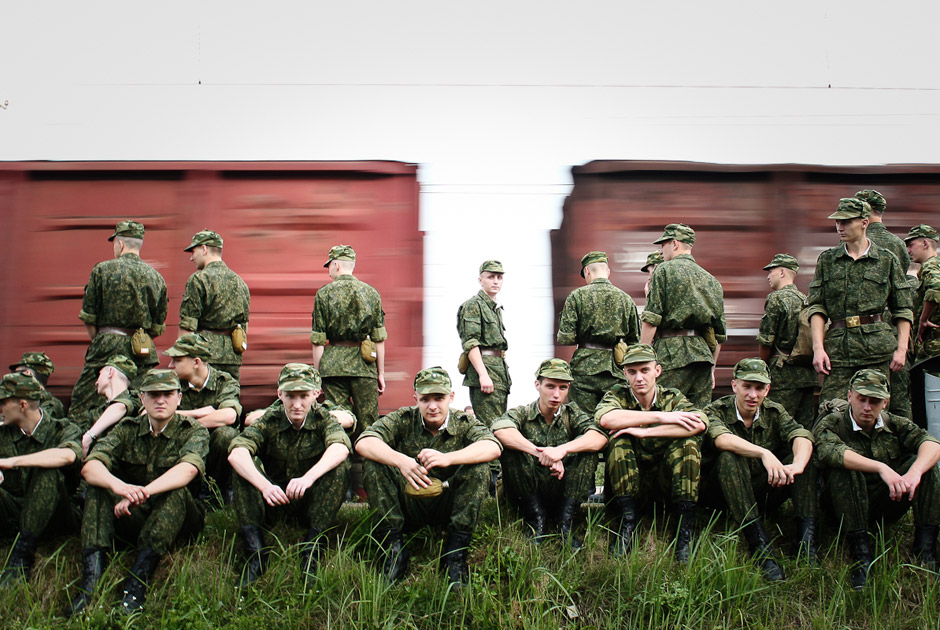 LENTA.RU показала жизнь борисовских солдат (фото)