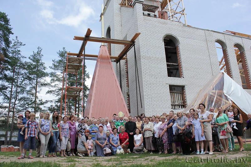 В Борисове освятили строящийся костел