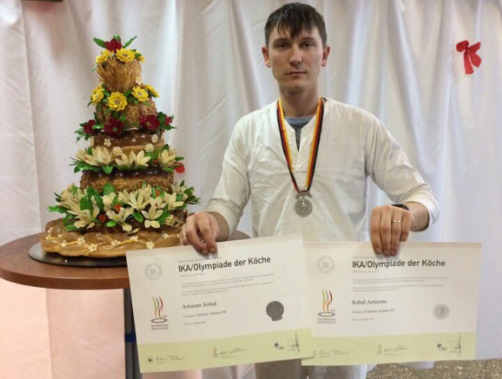 Сладкий Борисов. Готовим вместе с профессиональным кондитером медовый торт с фруктами 2 Сладкий Борисов. Готовим вместе с профессиональным кондитером медовый торт с фруктами 2