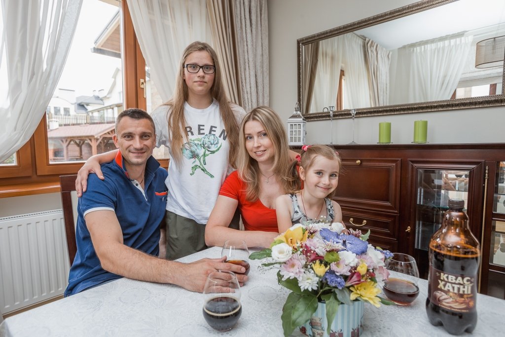 Хомутовский знакомит с семьей и объясняет, почему не остался в борисовском БАТЭ