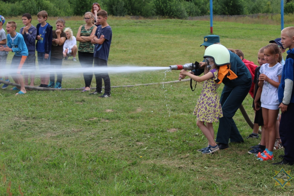 Под Борисовом дети прошли обучение в «Школе юного спасателя»