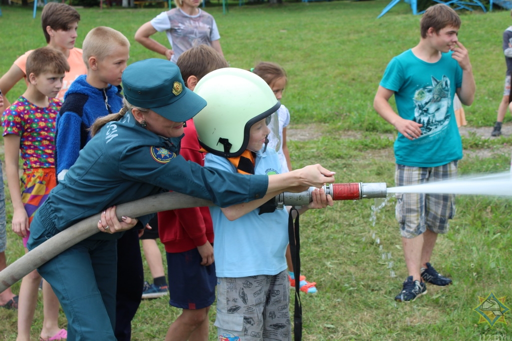Под Борисовом дети прошли обучение в «Школе юного спасателя»