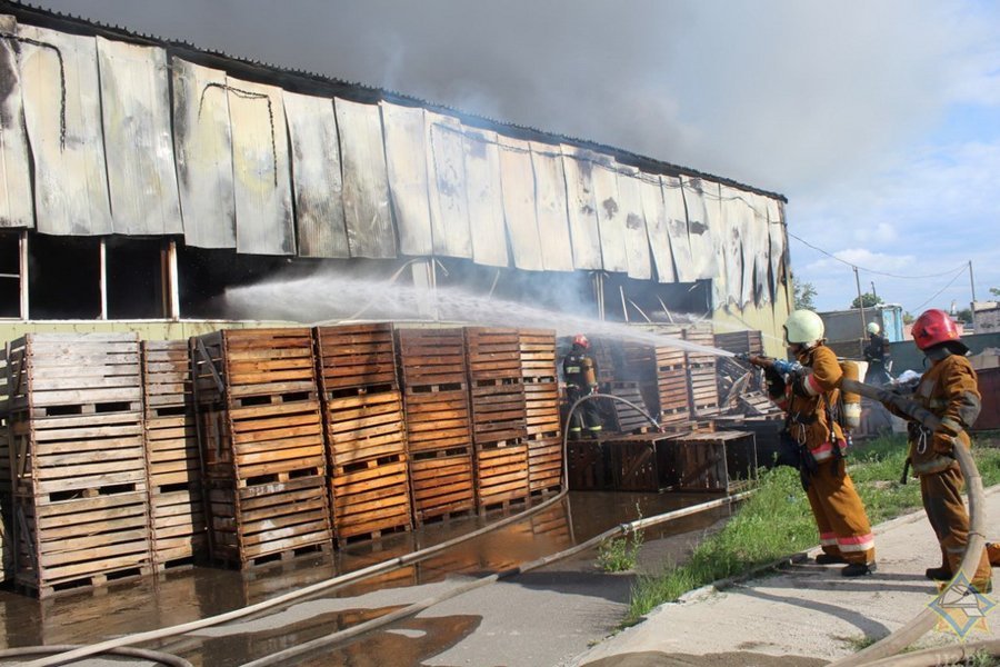 В Борисове горел цех по производству ватина