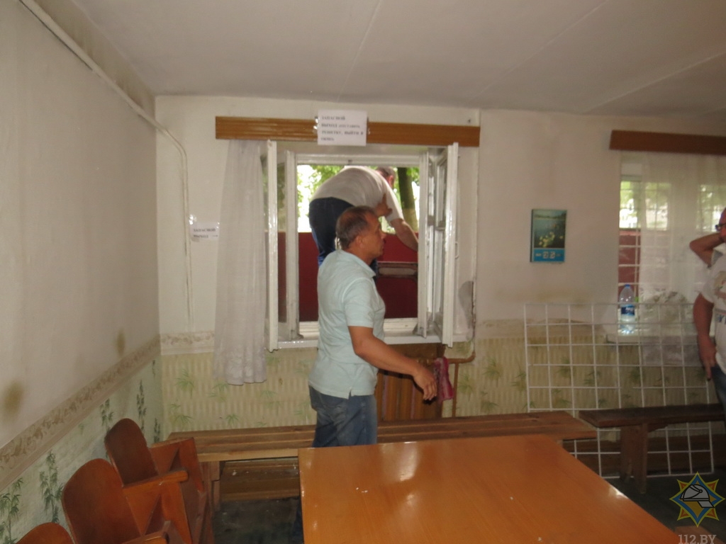 В Борисове коммунальщики "обнаружили коробку с часовым механизмом"