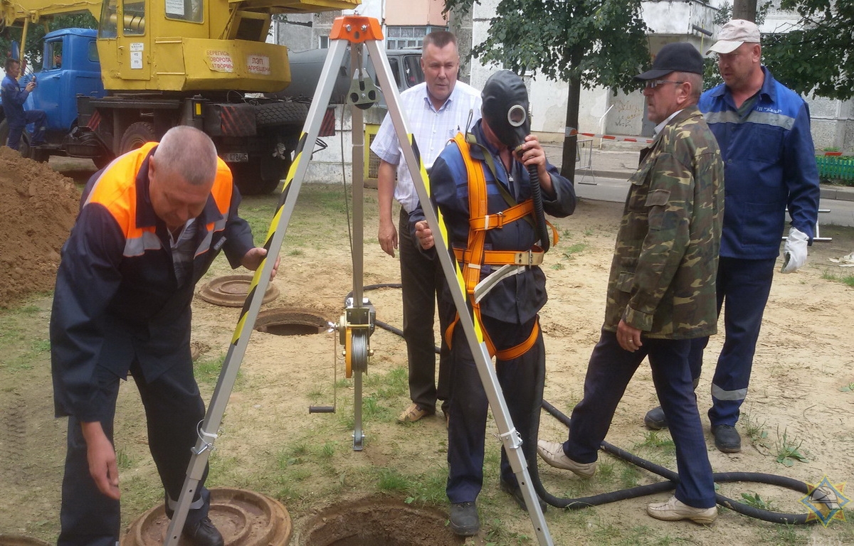 В Борисове коммунальщики "обнаружили коробку с часовым механизмом"