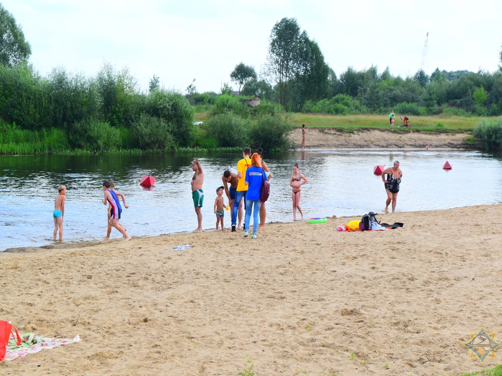 В Борисове ловили нарушителей правил пляжного отдыха. Попались двое подростков