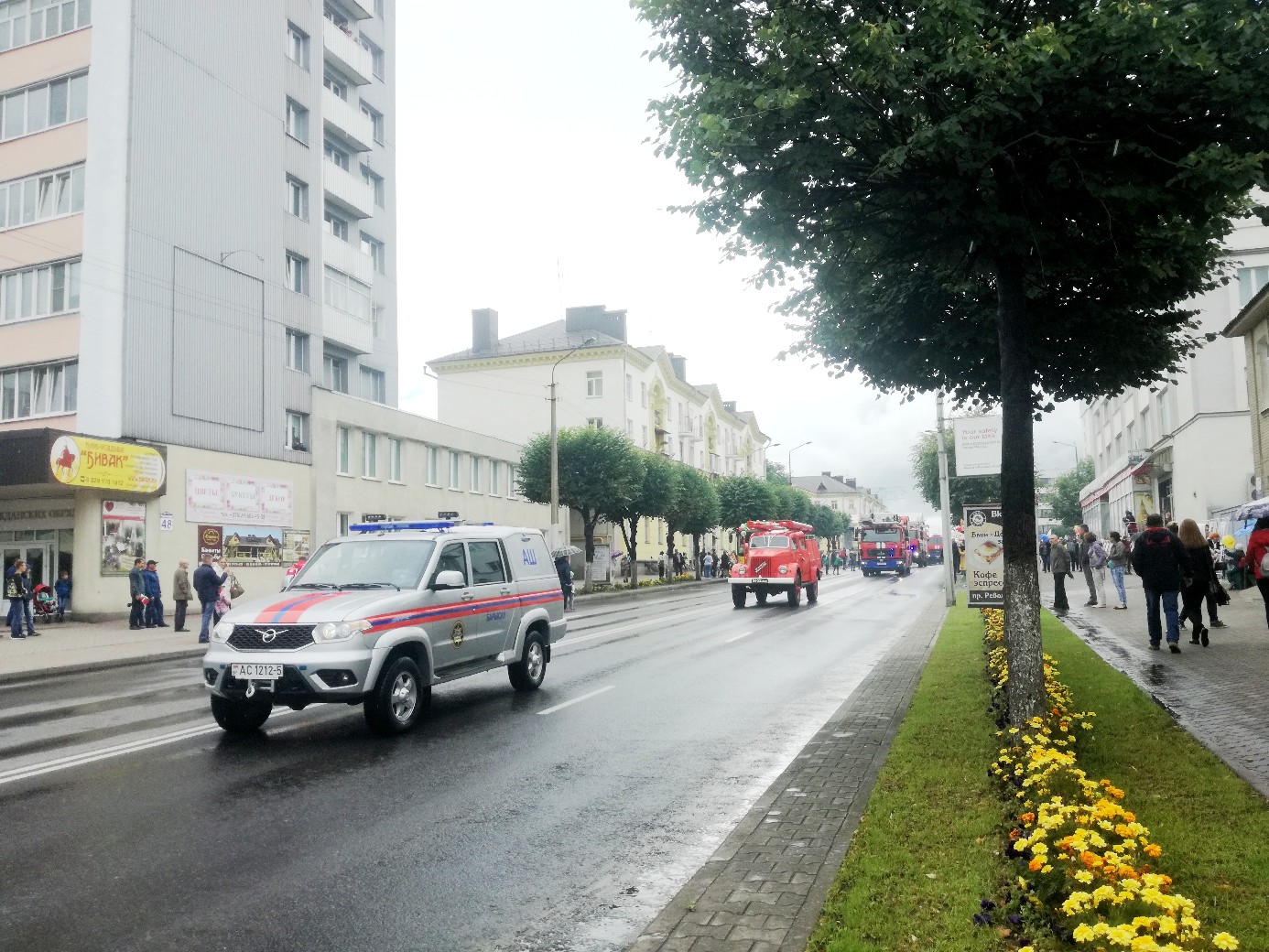 В Борисове под зонтами праздновали День Независимости