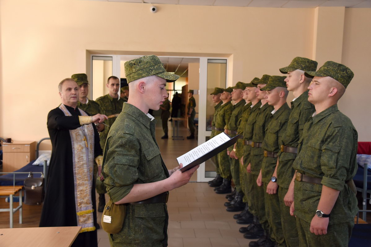 В Печах солдаты совершили ритуал принятия Кодекса чести защитника Отечества