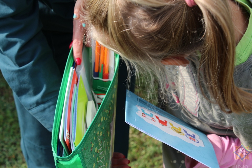 Работники Борисовского ГРОЧС приняли участие в акции «Помоги пойти учиться»