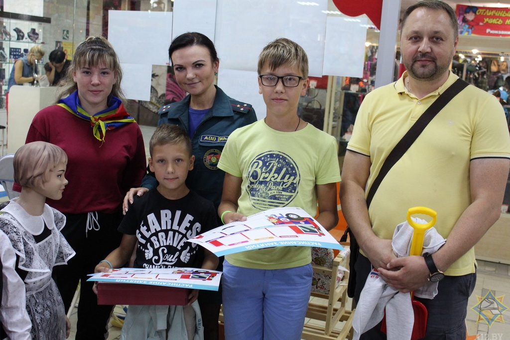 В Борисове работники МЧС провели урок безопасности в магазинах