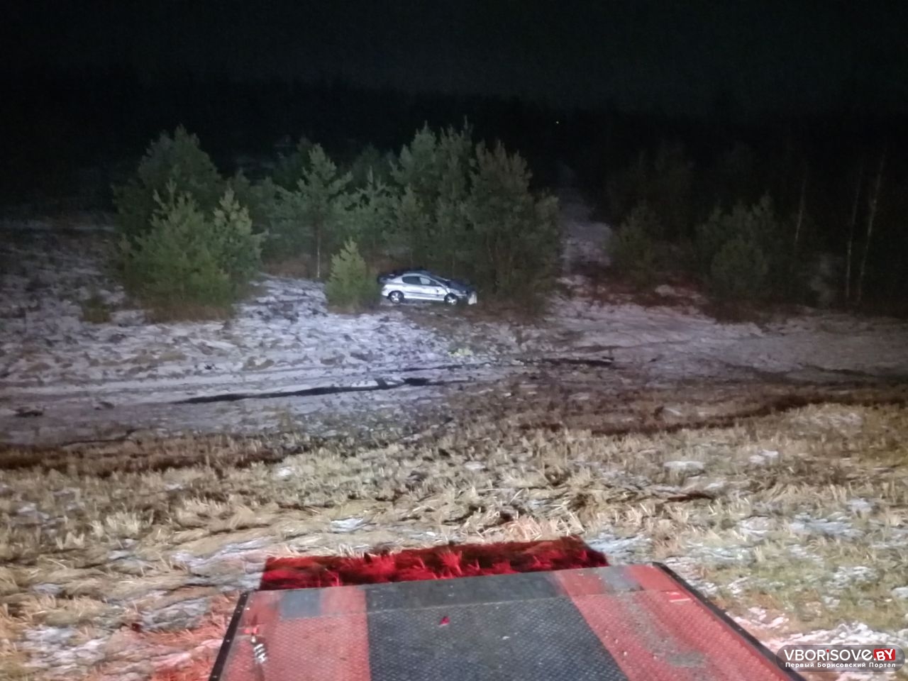 Минчанина на Peugeot занесло в кювет на М1. Авто несколько раз перевернулось 2