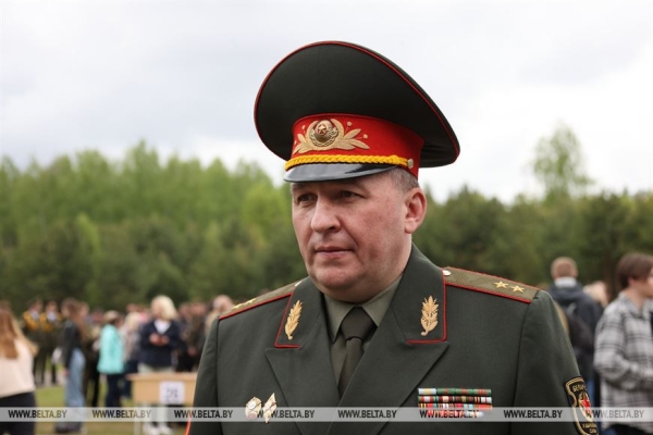 "На защиту главных ценностей". Более 1 тыс. военнослужащих принесли присягу в Борисове "На защиту главных ценностей". Более 1 тыс. военнослужащих принесли присягу в Борисове