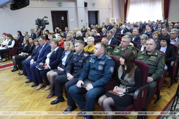 РЕПОРТАЖ: "Во главе угла экономика". В Борисовском районе определили задачи для нового руководителя РЕПОРТАЖ: "Во главе угла экономика". В Борисовском районе определили задачи для нового руководителя