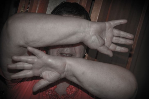 Сын систематически избивал свою мать. Дошло все до суда