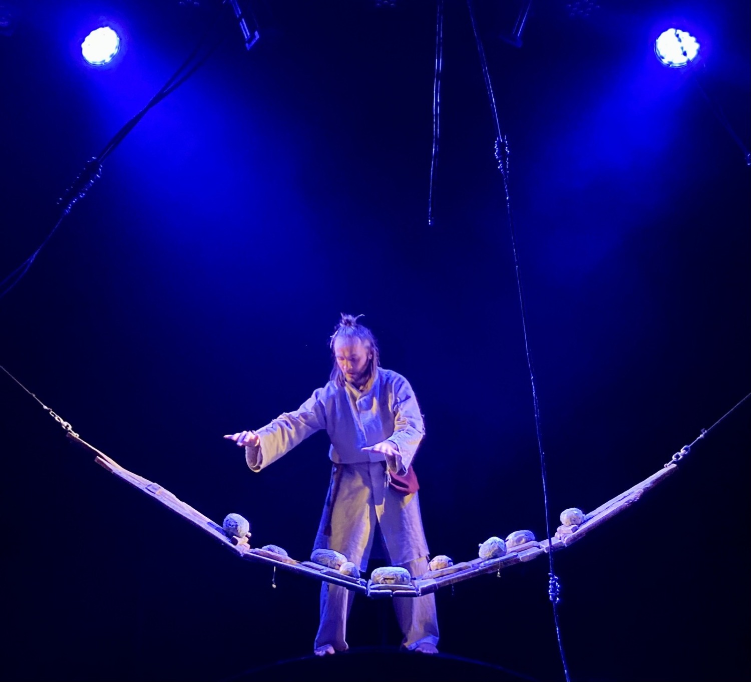 «Кацёл з каменьчыкамі» Уладзіміра Караткевіча – прэм’ера і дэбют у Тэатры «Лялька» «Кацёл з каменьчыкамі» Уладзіміра Караткевіча – прэм’ера і дэбют у Тэатры «Лялька»