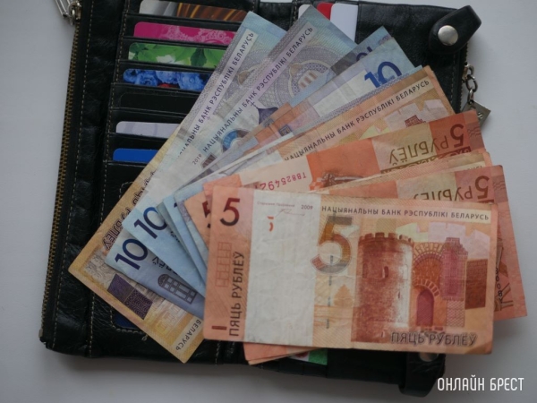 В Беларуси второй банк ввел комиссию за валютные счета для физлиц В Беларуси второй банк ввел комиссию за валютные счета для физлиц