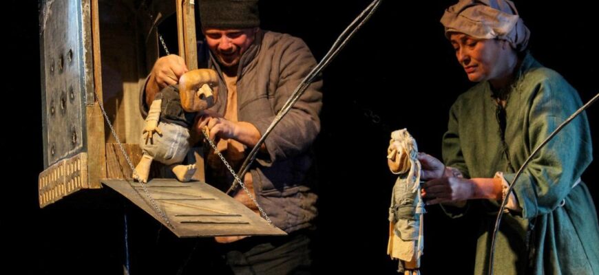 «Кацёл з каменьчыкамі» Уладзіміра Караткевіча – прэм’ера і дэбют у Тэатры «Лялька» «Кацёл з каменьчыкамі» Уладзіміра Караткевіча – прэм’ера і дэбют у Тэатры «Лялька»