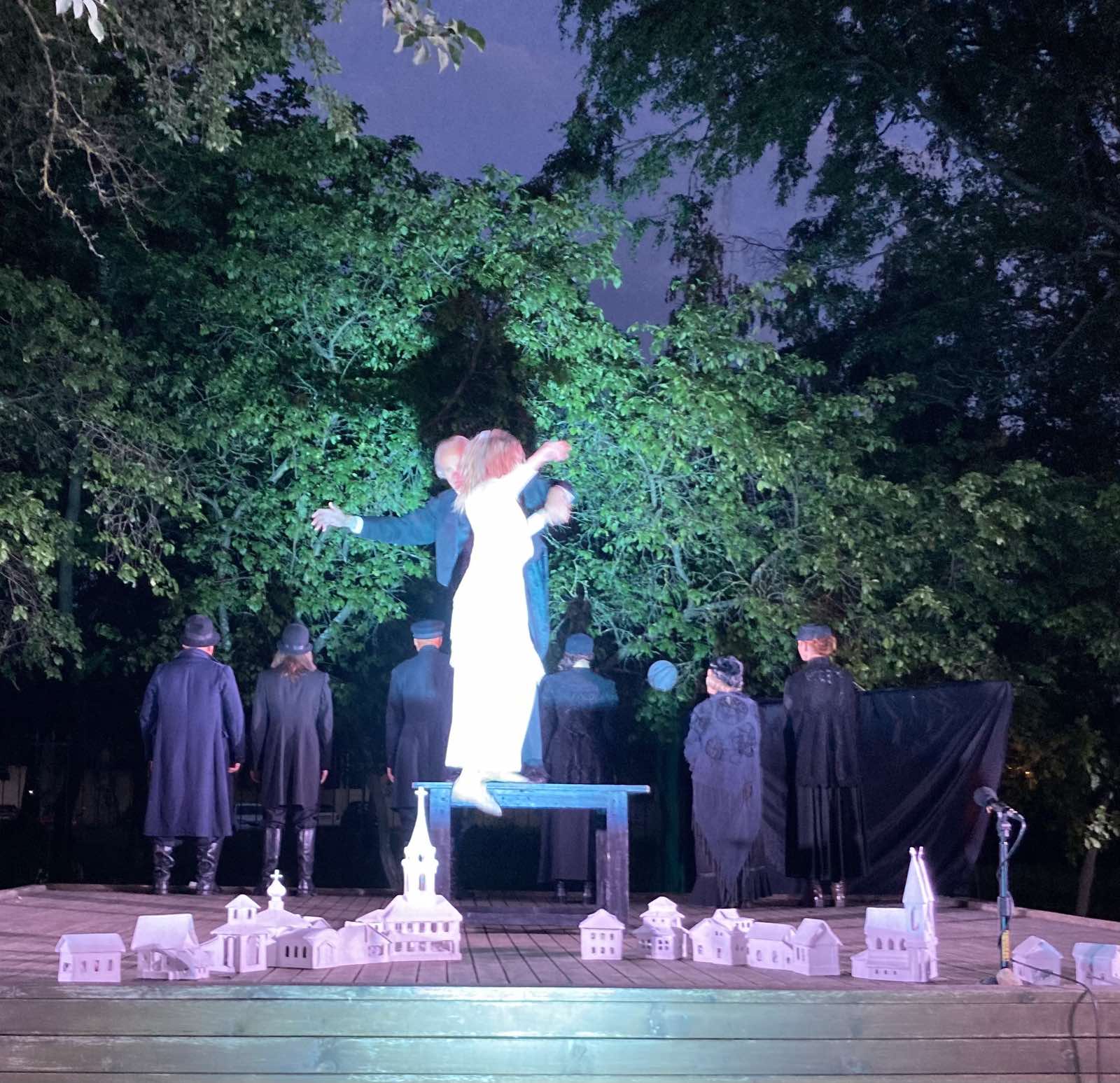 «Шагал. Шагал…» — пастаноўка Тэатра імя Якуба Коласа ў двары музея на Пакроўскай «Шагал. Шагал…» — пастаноўка Тэатра імя Якуба Коласа ў двары музея на Пакроўскай