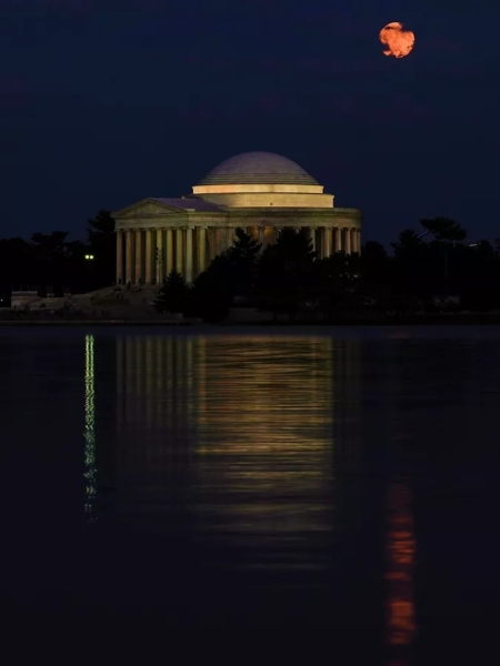 Ночью можно было увидеть осетровую луну. Как она выглядела Ночью можно было увидеть осетровую луну. Как она выглядела