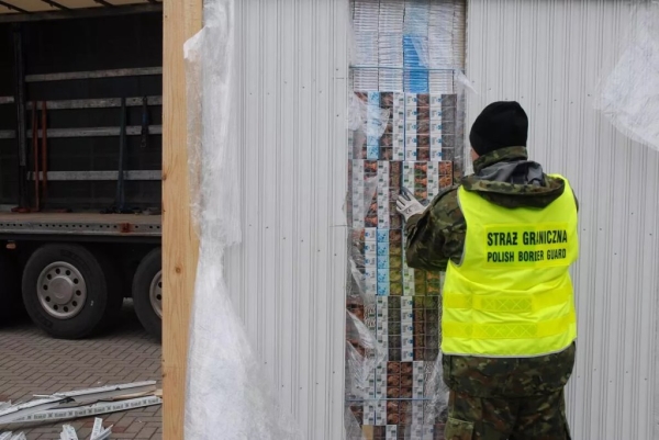 Рекордную партию (на 4,3 миллиона долларов) контрабандных белорусских сигарет обнаружили в Польше Рекордную партию (на 4,3 миллиона долларов) контрабандных белорусских сигарет обнаружили в Польше