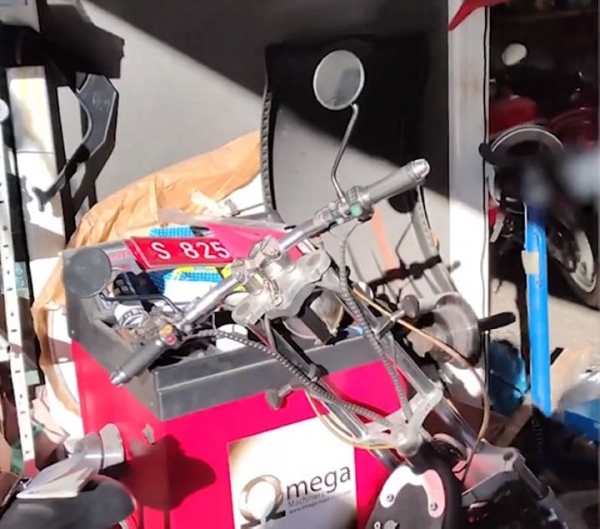 Белорусы в Испании организовали нелегальную автомастерскую. Туда пришла полиция