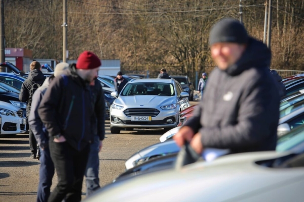 Тысячи россиян &laquo;попали&raquo; на деньги. Таможня требует доплату за уже купленные авто